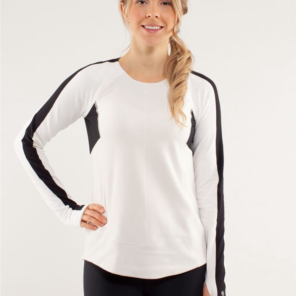 Lululemon Run: Bold In The Cold Long Sleeve
Polar Cream / Black